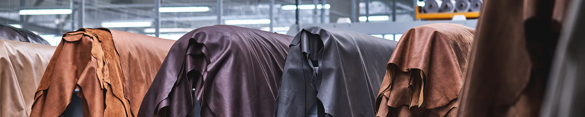 Lederhäute in einer Fertigungs oder Lagerumgebung